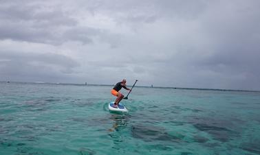 Alugue uma prancha de stand up paddleboard em Le Morne, Maurício