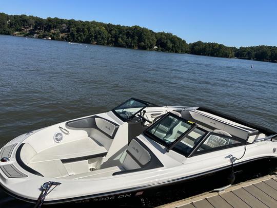 7 person Bowrider Rental in Lake Wylie, SC/NC Captain included.