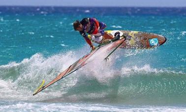 Clases completas de windsurf y alquiler en Campobello di Mazara, Sicilia