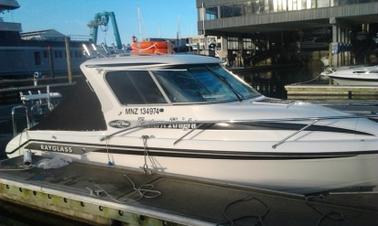 Enjoy Fishing in Auckland, New Zealand on 25' Cuddy Cabin