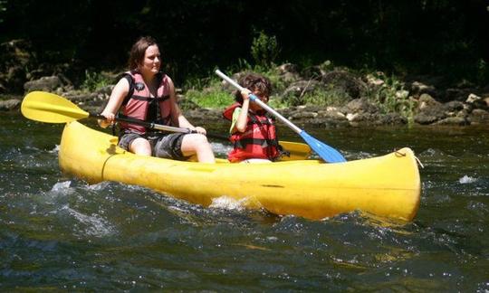 Passeios de canoa em Saint-Ursanne, Suíça