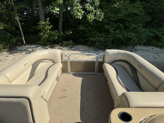 24’ Godfrey Sweetwater Pontoon on Lake Anna