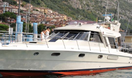 Louez un yacht à moteur Riva Supermerica de 43 pieds à Predore, Italie