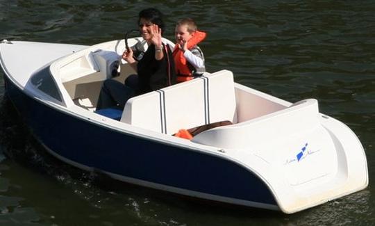 Louez une propulsion intérieure Blue Ribbon de 12 pieds à Nantes, Pays de la Loire