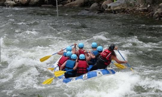 Disfrute de las excursiones de rafting en Foix, Francia