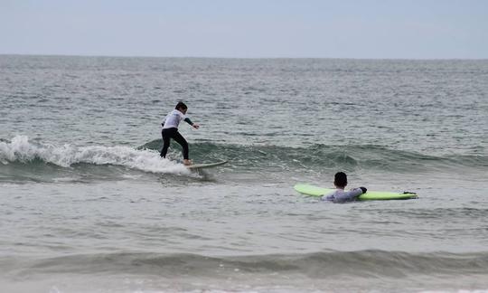 Desfrute de aulas de surf em Oeiras, Portugal