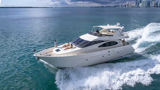 Yacht Azimut de 70 pieds pour une croisière de luxe à Miami