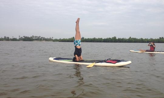 Desfrute de aulas e passeios de stand up paddleboarding em Kampo, Combodia