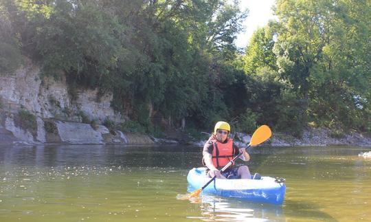 Paseos en kayak por el río Dordoña en Nueva Aquitania, Francia