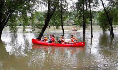 Daily Canoe Tours Great for Children in Nouvelle-Aquitaine, France