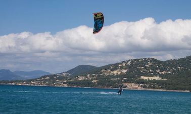 Enjoy Kite Surfing Lessons in Carqueiranne, France