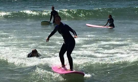 Desfrute de aulas de surf em Lisboa, Portugal