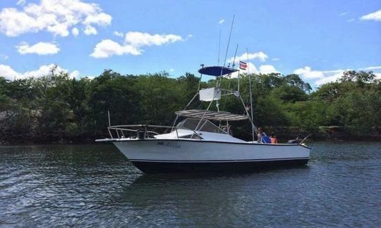 Yate de pesca deportiva de 32 pies en Playa Flamingo, Guanacaste