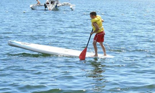 École de stand up paddleboard sur la plage de Consolação, Peniche