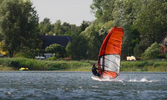 Desfrute de windsurf em Wągrowiec, Polônia