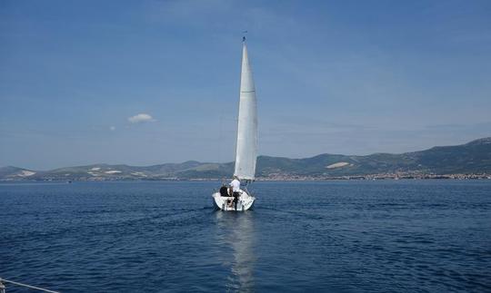 Louer un monocoque de croisière Beneteau First 21.7 à Split, Croatie