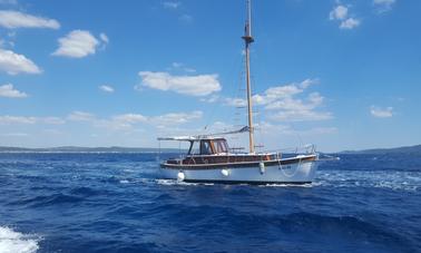 Carta de vela em 41' Leut Gulet em Zadar, Croácia