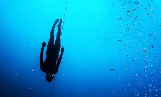 Buceo en caída libre en Split, Croacia