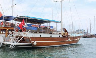 Tome el sol con este tradicional alquiler de goletas en Muğla, Turquía