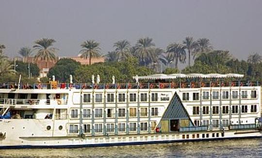 Disfruta de un crucero en Al Kom Al Akhdar, Egipto, en el barco de pasajeros Miss Mundo