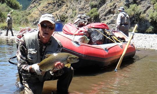 Excursão guiada de pesca de trutas no rio Mohaka em Te Haroto, Nova Zelândia