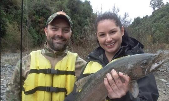 Excursão guiada de pesca de trutas no rio Mohaka em Te Haroto, Nova Zelândia