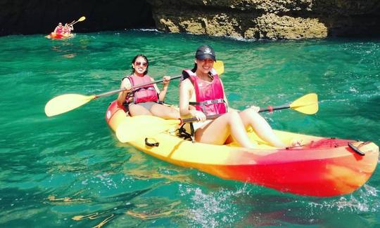 Excursions dans les grottes en kayak à Albufeira, Portugal