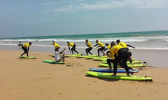 Aulas de surf por 2 horas em Albufeira, Portugal