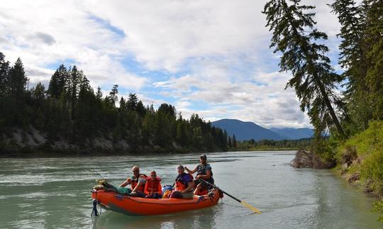 Expédition de rafting en eau vive à Skookumchuck Creek, en Colombie-Britannique