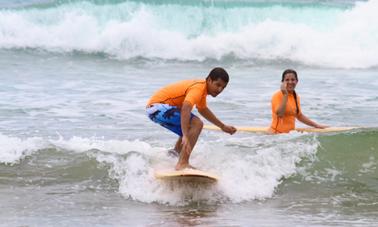 Clases de surf en Montañita, Ecuador