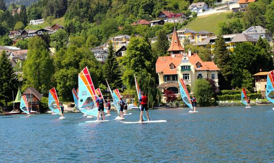 Desfrute de windsurf em Millstatt, Áustria