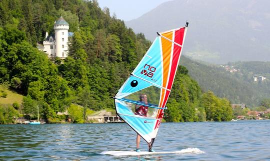 Desfrute de windsurf em Millstatt, Áustria