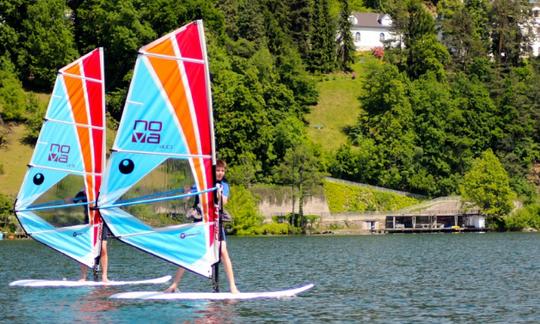 Desfrute de windsurf em Millstatt, Áustria