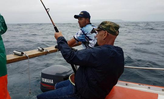 Profitez de la pêche à Mossel Bay, au Cap occidental, sur un catamaran à moteur Jagermeister