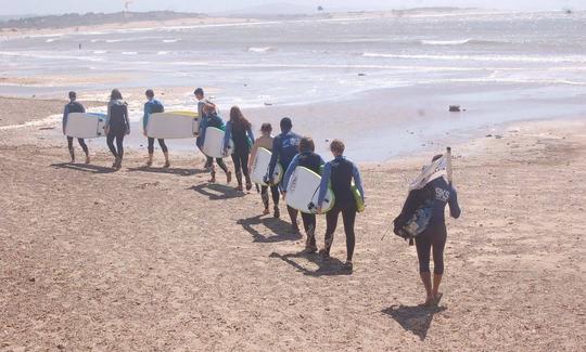 Profitez de cours de surf et de locations à Essaouira, au Maroc