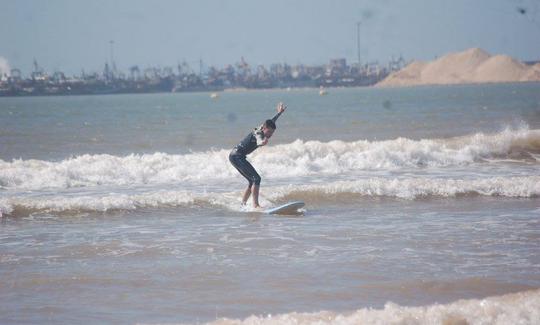 Profitez de cours de surf et de locations à Essaouira, au Maroc