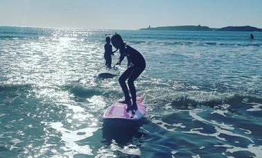 Cours de surf amusants à Essaouira, Maroc