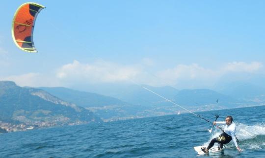 Cours de kitesurf à Bari, Pouilles, Italie