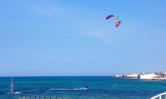 Cours de kitesurf à Bari, Pouilles, Italie