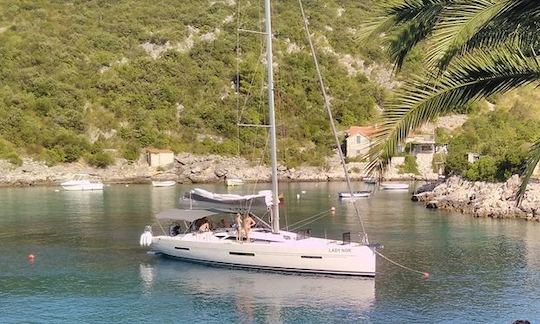 Charter a Cruiser Monohull in Ploče, Dubrovnik-Neretva, Croatia