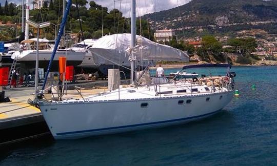 Alquila un monocasco de crucero desde Théoule-sur-Mer, Francia