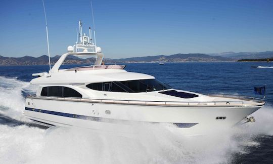 Alquile un yate a motor Mälarprincessan de 78 pies en Estocolmo, Suecia