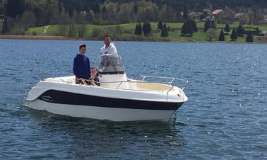 Louer un bateau électrique de luxe Marinello à Malbuisson, France