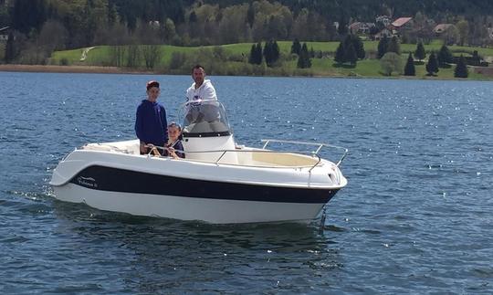 Alugue um barco elétrico Marinello de luxo em Malbuisson, França