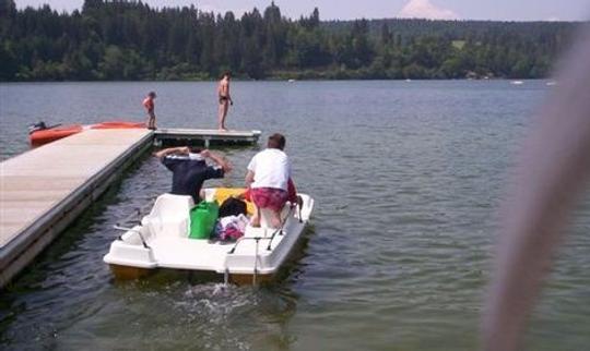 Alugue um barco a remo em Malbuisson, França