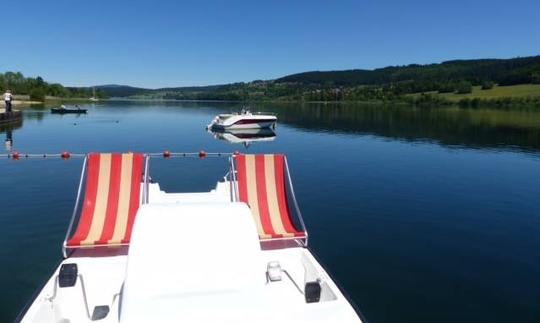 Alugue um barco a remo em Malbuisson, França