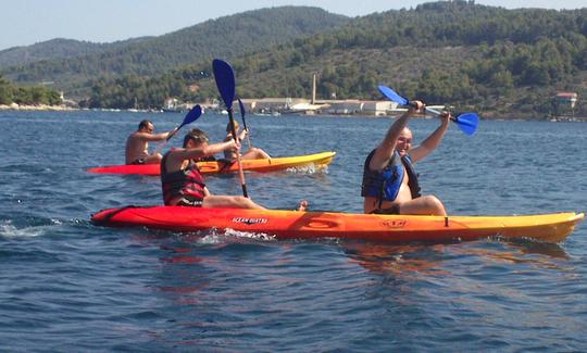 Louez un kayak de 14 minutes à Vela Luka, Croatie