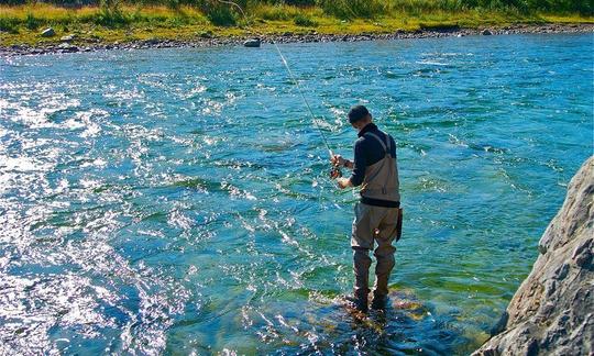 Aproveite a pesca com mosca em Inari, Finlândia