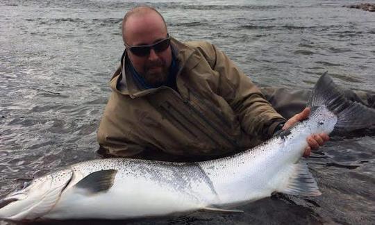 Aproveite a pesca com mosca em Inari, Finlândia