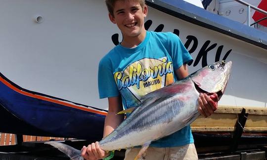 Profitez de la pêche à Mossel Bay, au Cap occidental, sur le catamaran à moteur Sharky